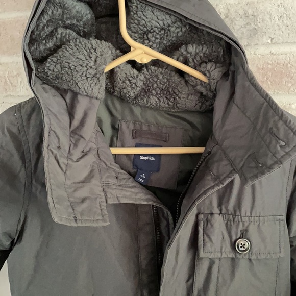 Gap kids size 6/7 down jacket - Picture 2 of 6